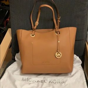 Michael Kors Walsh Tote